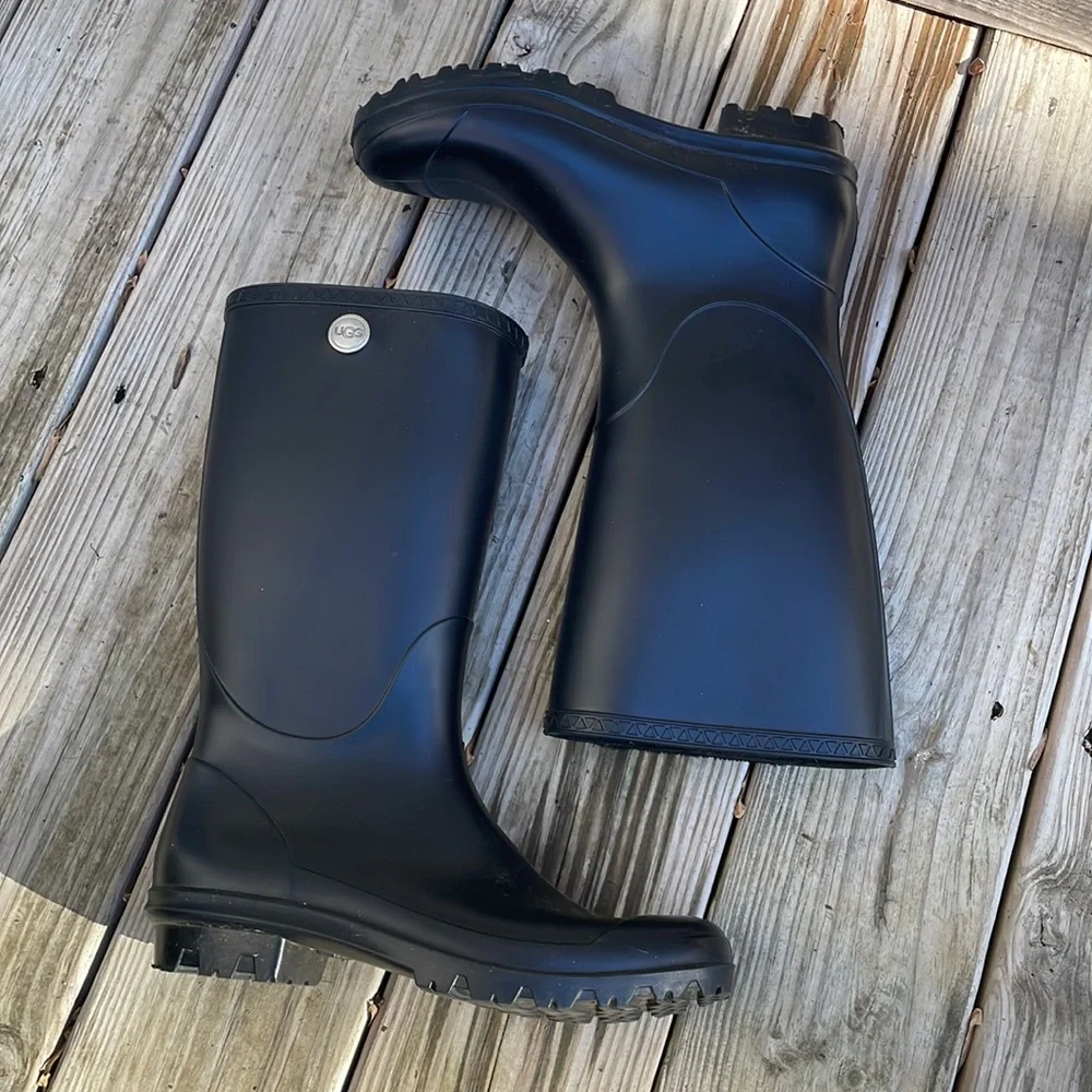 EUC UGG Shelby Waterproof Rubber Rain Boots Black Women's US 10 EU 41